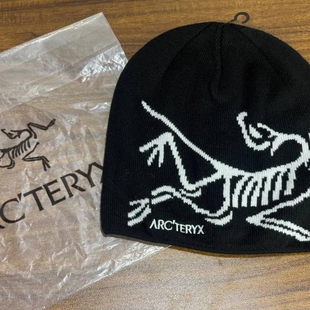 Arc'teryx Black and White Logo Beanie